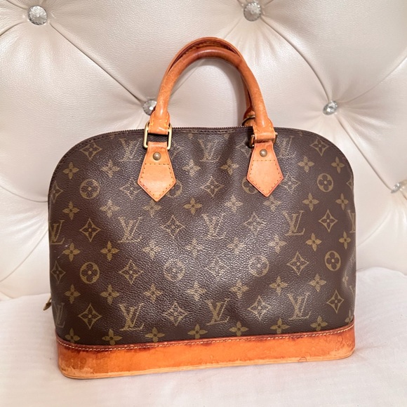 LOUIS VUITTON Monogram Alma Hand Bag - Picture 2 of 10
